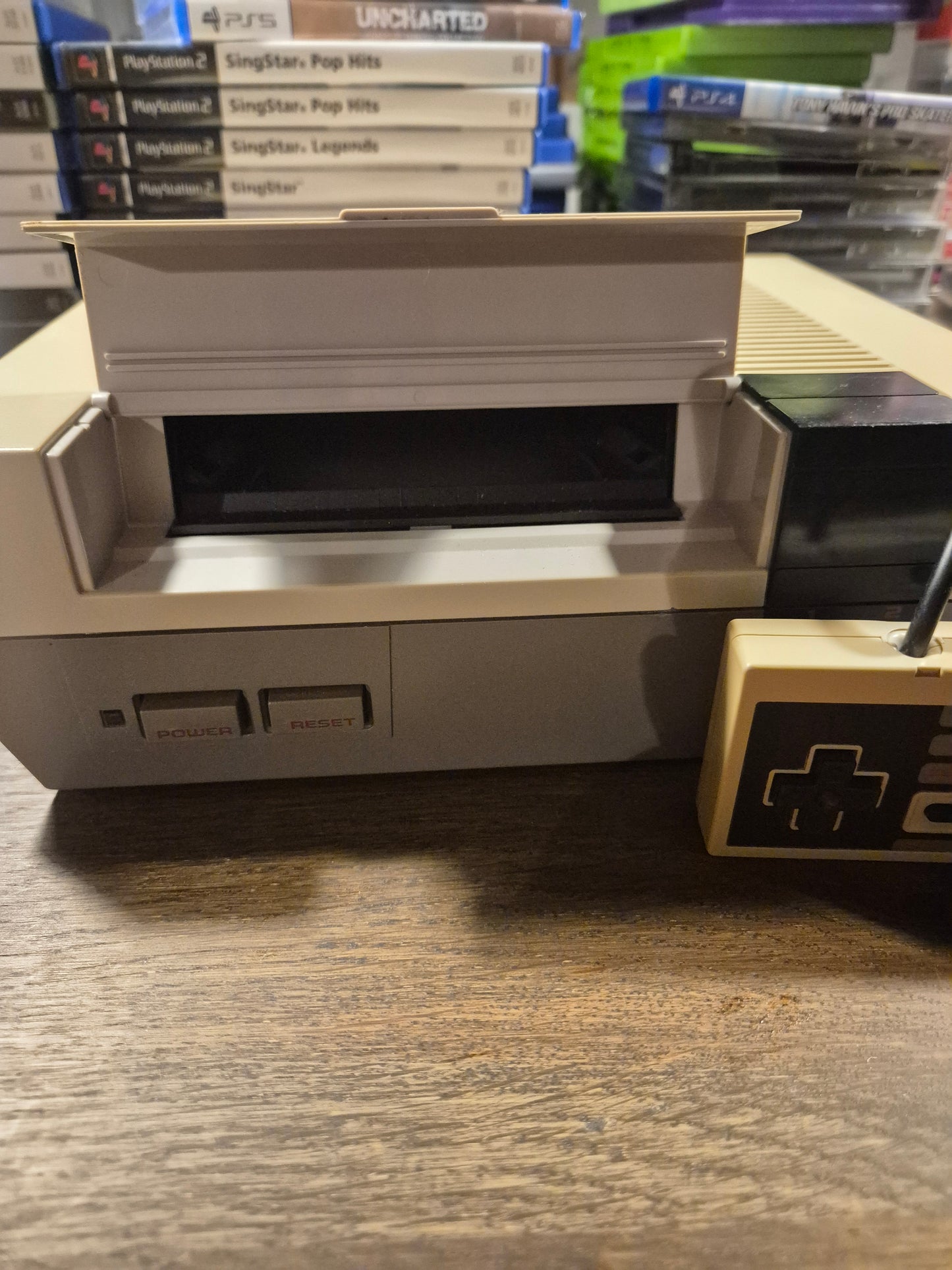 Nintendo NES konsol med controller & kabler (Kosmetisk skadet)