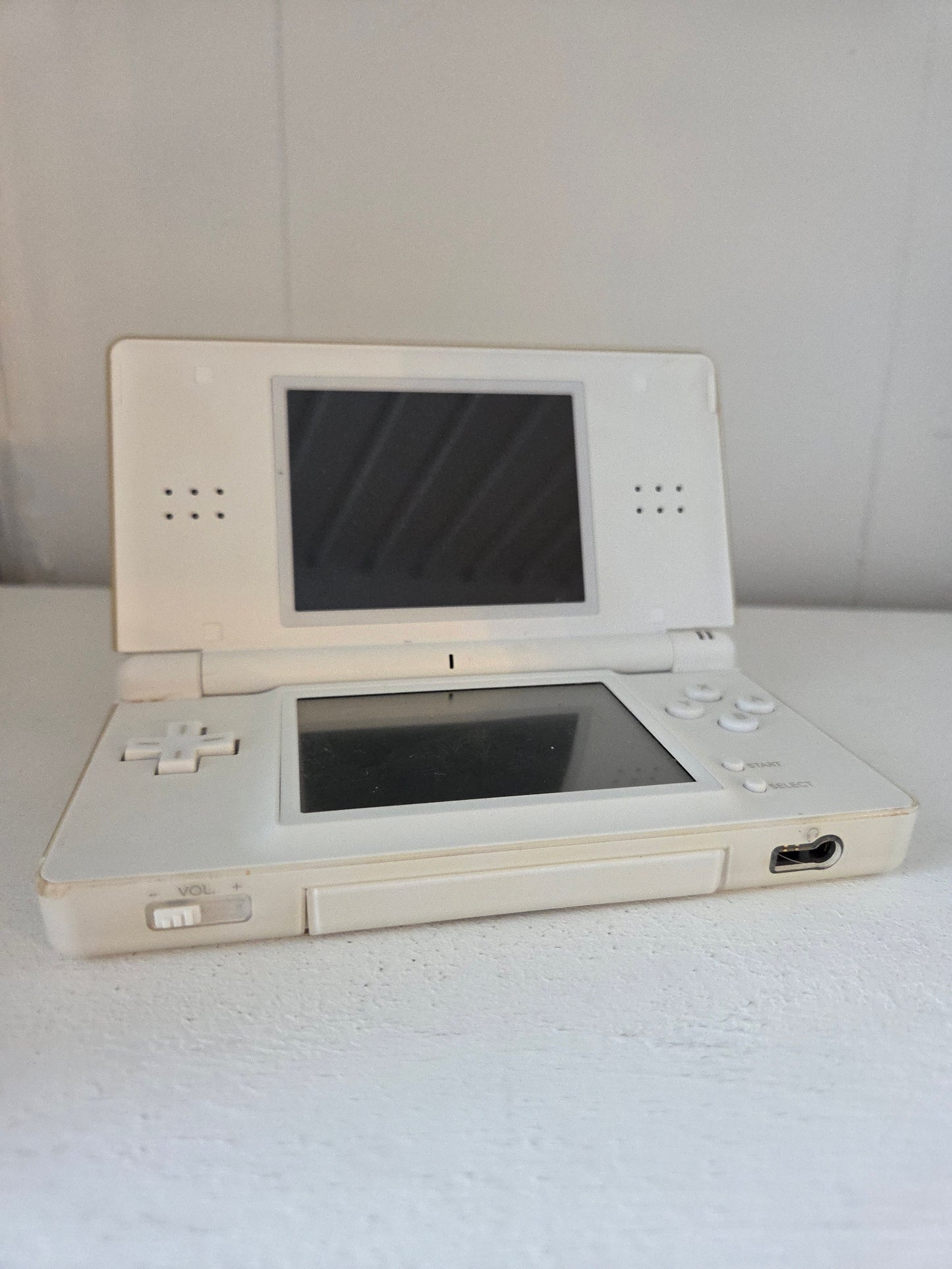 Nintendo DS Lite – Hvid (misfarvning)