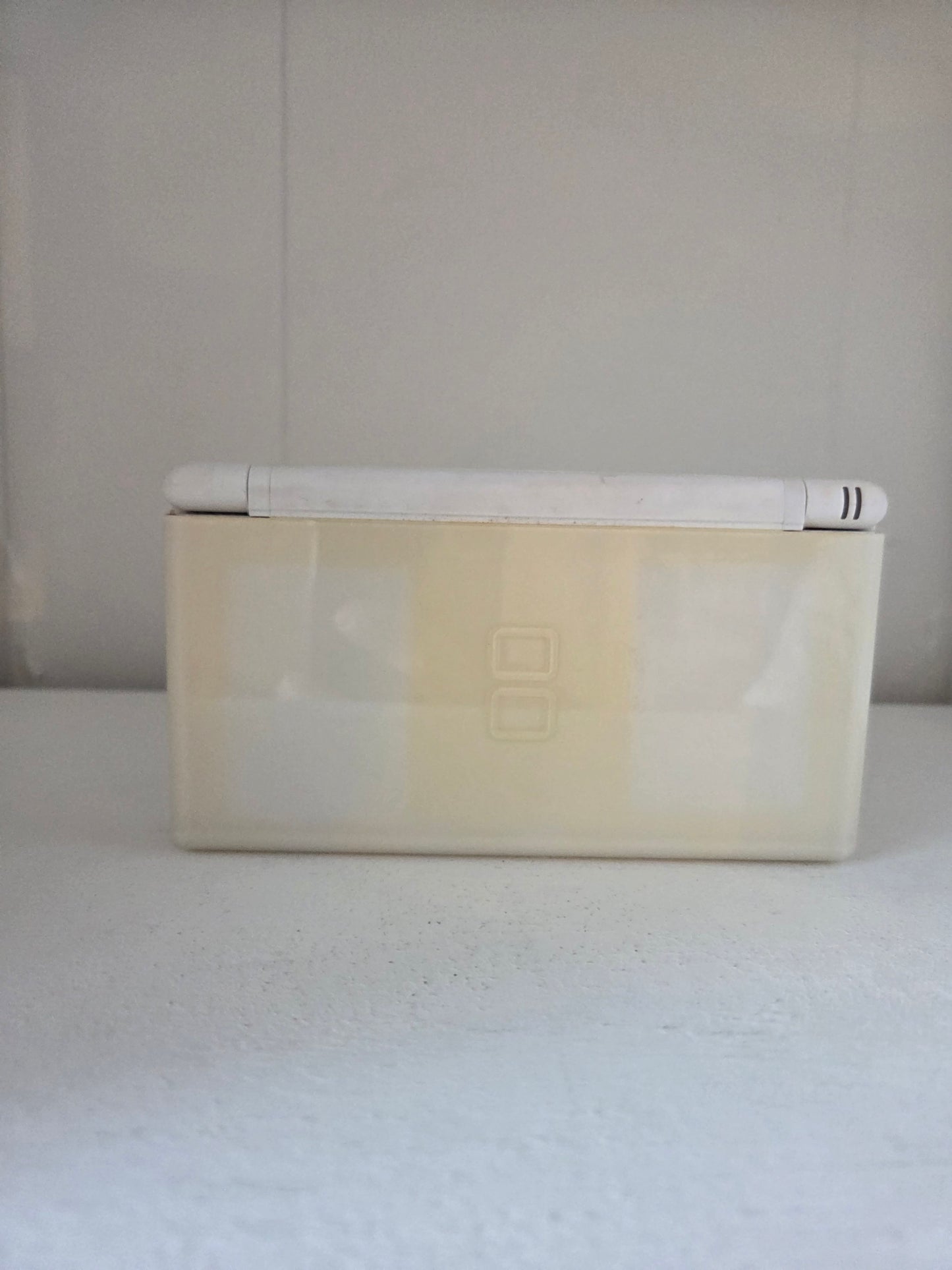 Nintendo DS Lite – Hvid (misfarvning)