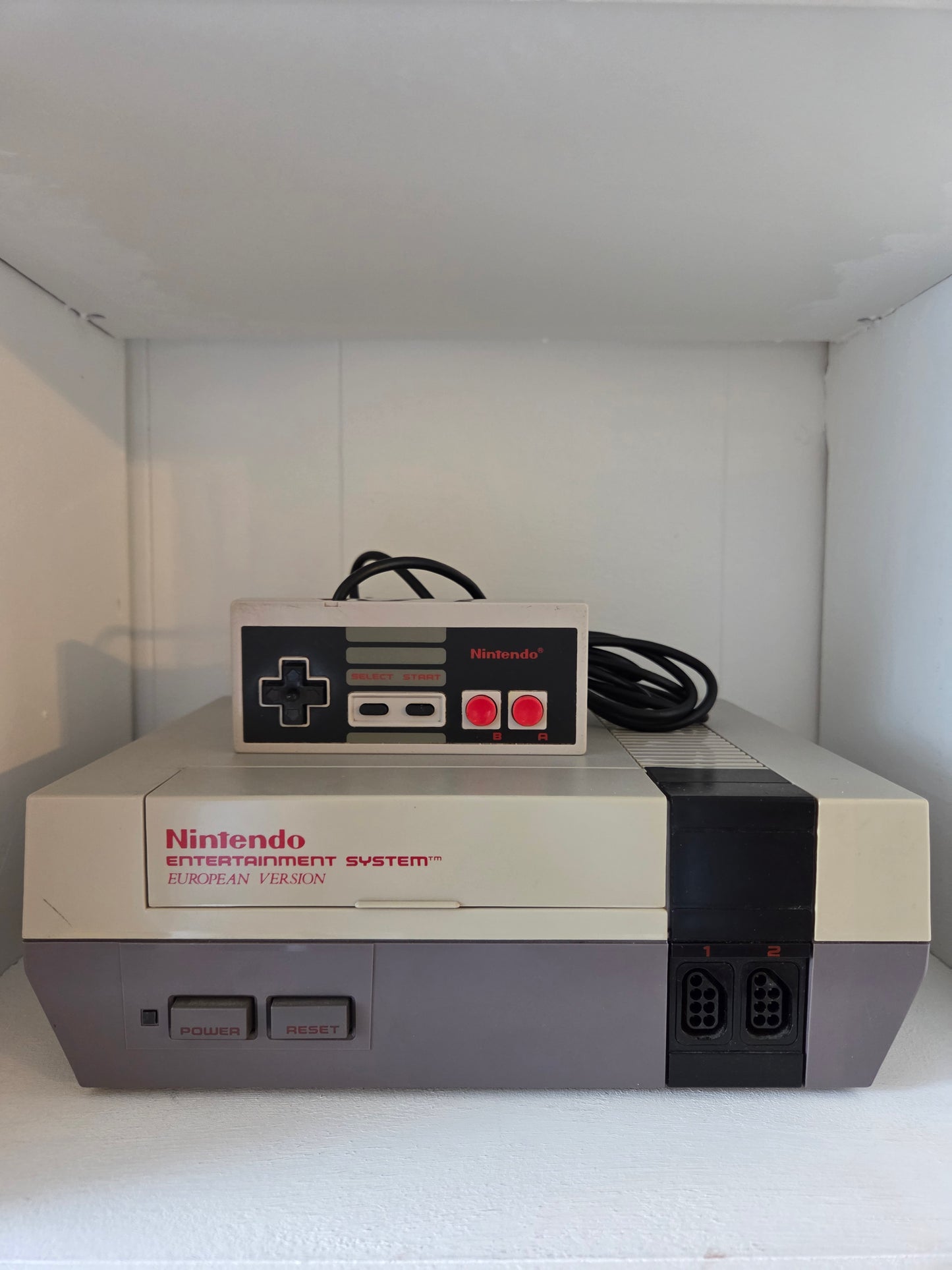 Nintendo NES konsol med controller & kabler