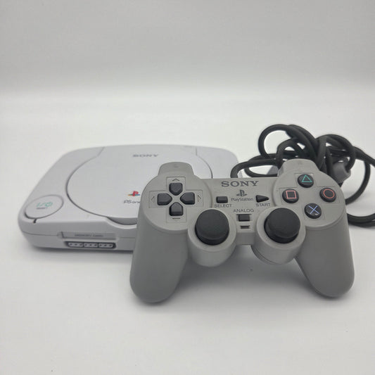 PSOne konsol med Controller og kabler