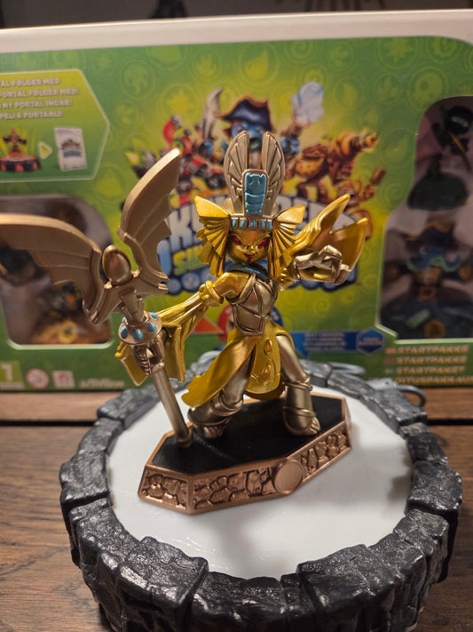 Golden Queen Master Sensei (Skylanders Imaginators)