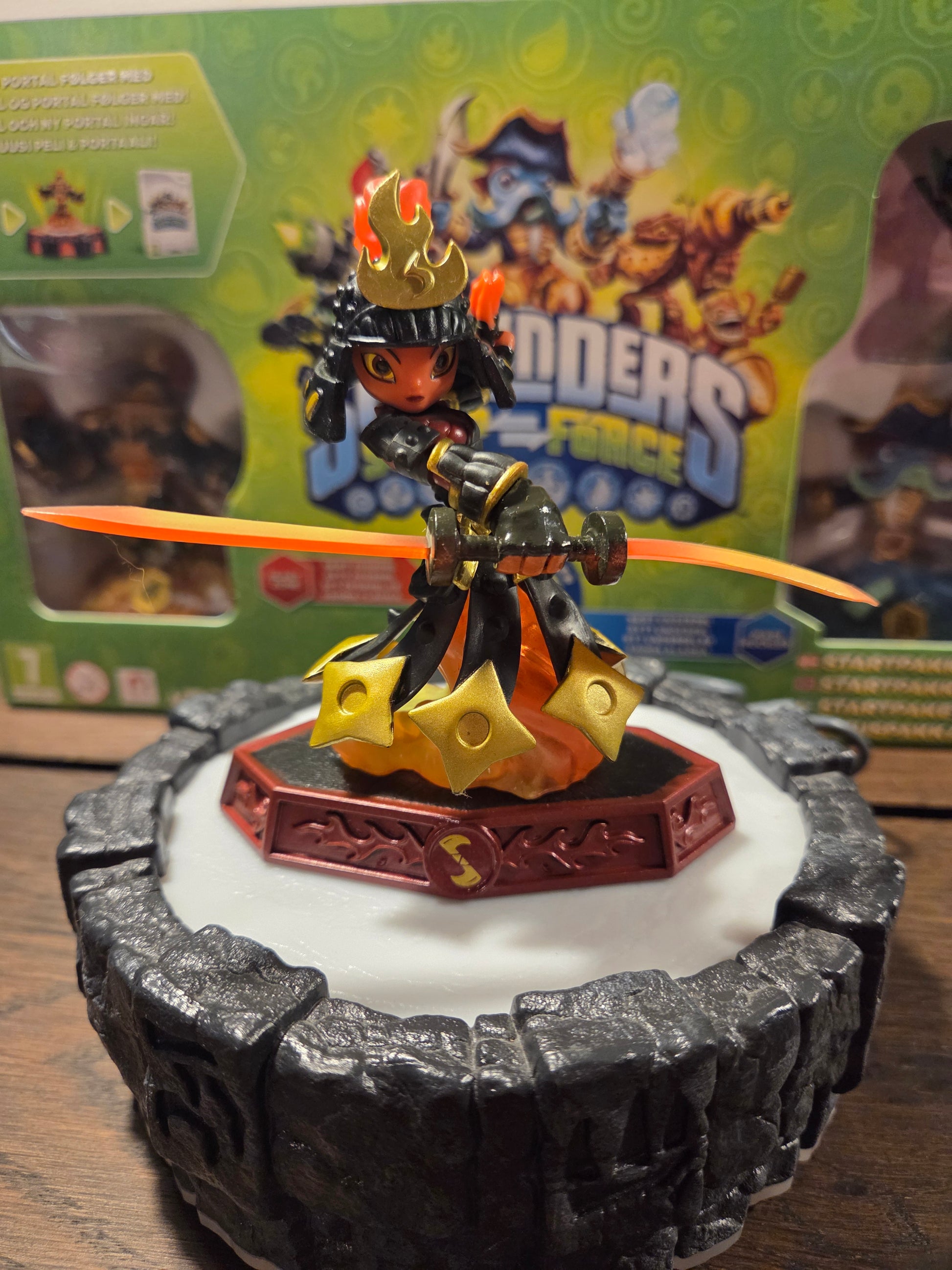 Skylanders Imaginators Sensei Ember Figura Individual - Game Games - A Skylanders Imaginators Sensei Ember Figura Individual - Game Games - A