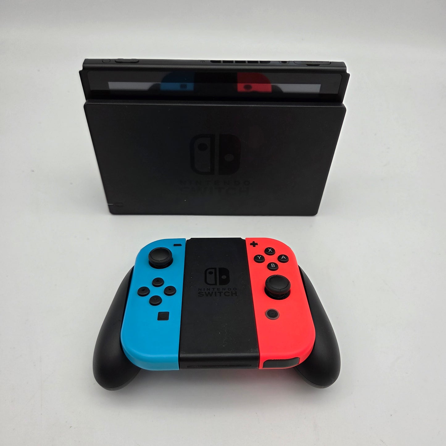 Nintendo Switch konsol (med Joy-Con+dock)