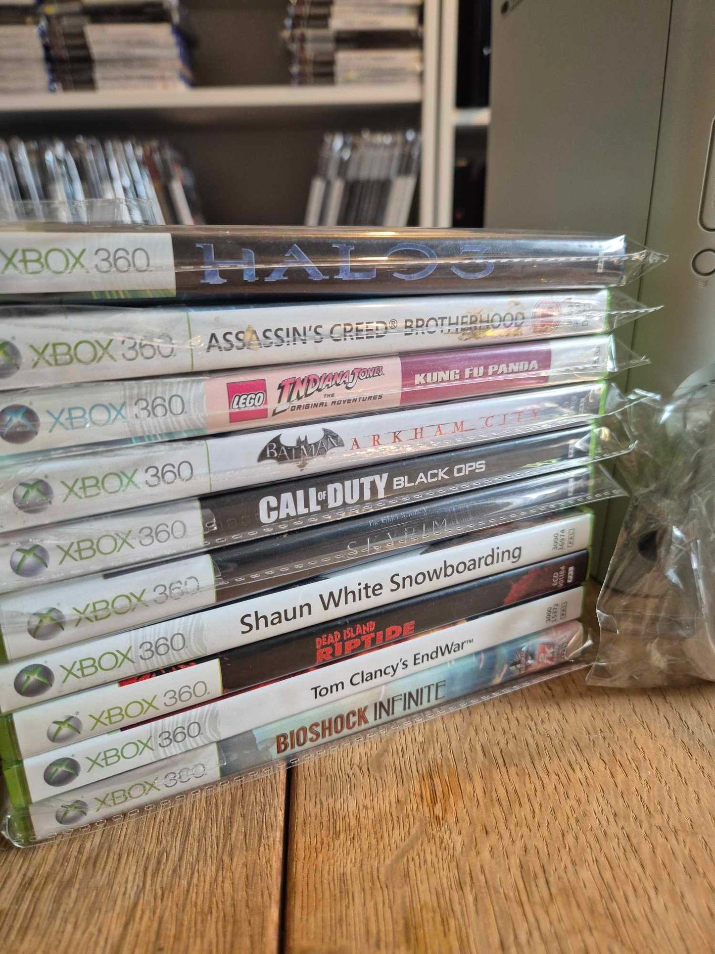 Xbox 360 Bundle med 2 controller & 10 SPIL