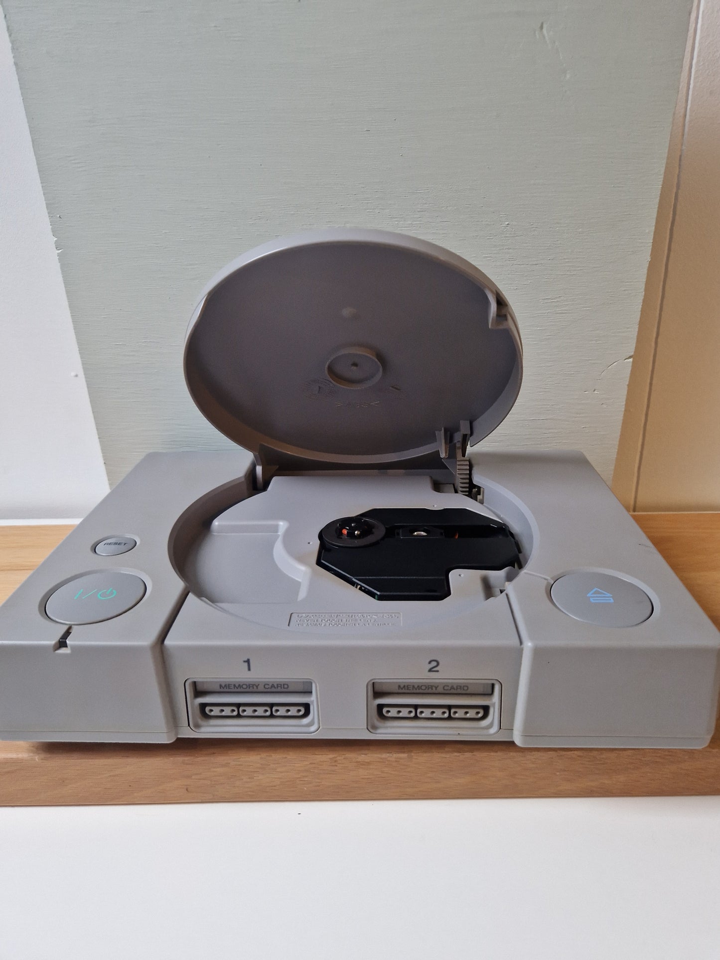 PlayStation 1 konsol med Controller, kabler og memory kort