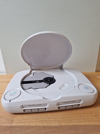 PSOne konsol med Controller, kabler & memory kort