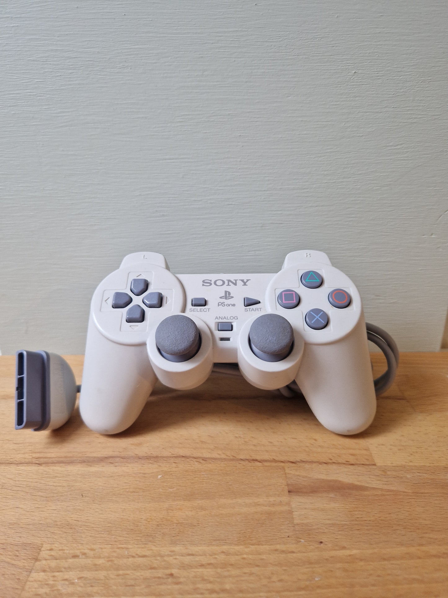 PSOne konsol med Controller, kabler & memory kort